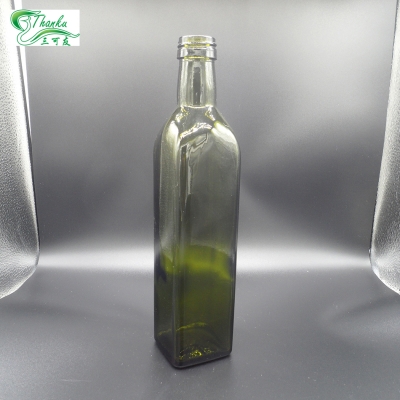 Botella de vidrio de aceite de oliva verde