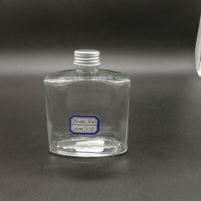 Botella de vidrio cuadrado de ron de 180 ml