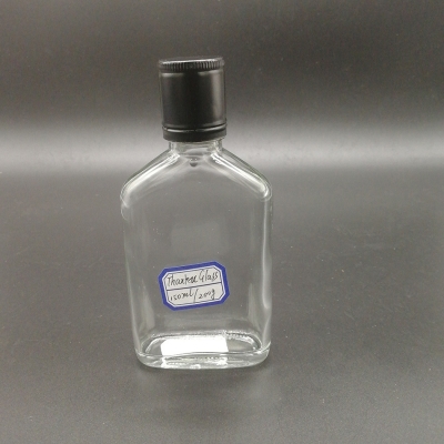 Botella de vidrio plano de tapa de aluminio a prueba de manipulación 150ml